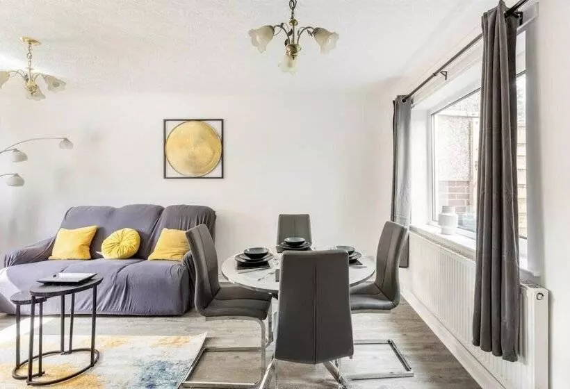 Residenssi Come & Unwind In Charming 5 Bed House In Blackburn