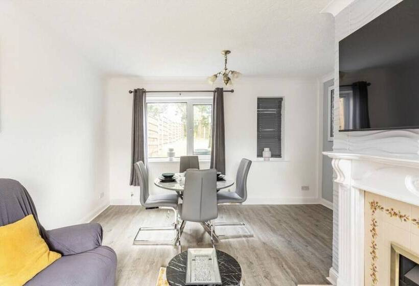 Residenza Come & Unwind In Charming 5 Bed House In Blackburn