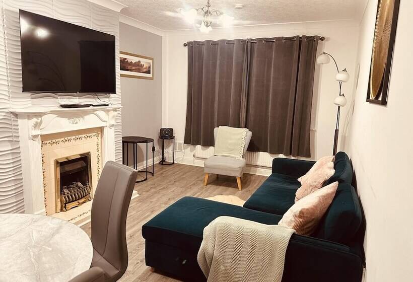 Residenza Come & Unwind In Charming 5 Bed House In Blackburn