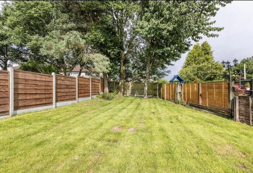 Residenza Come & Unwind In Charming 5 Bed House In Blackburn