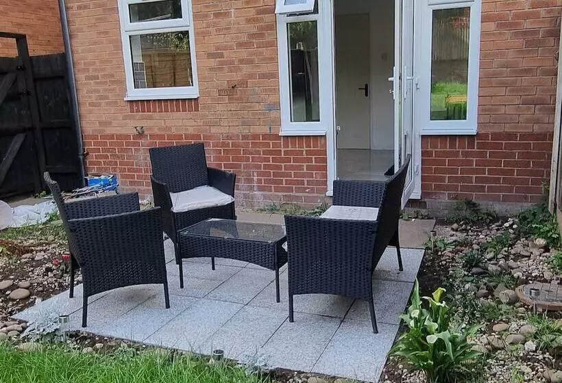 Residenssi Stunning 3 Bed Home Near City Centre, Chic Comfort