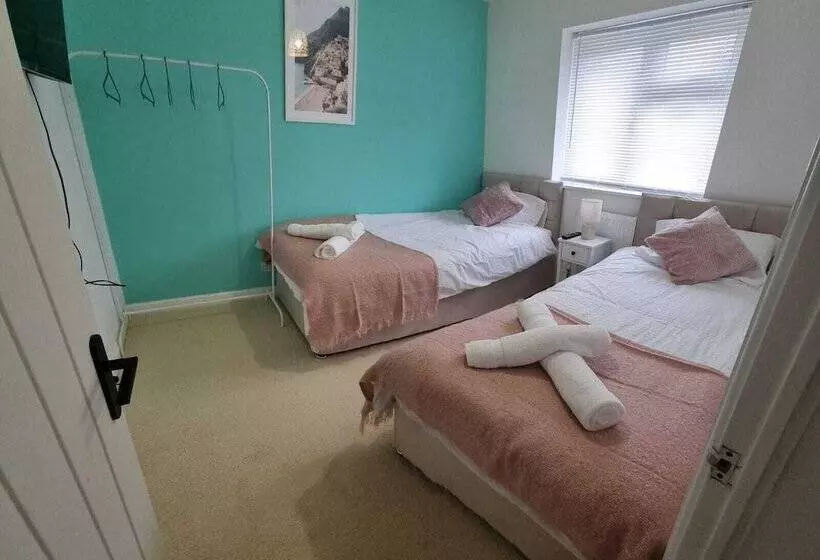 Residenssi Stunning 3 Bed Home Near City Centre, Chic Comfort