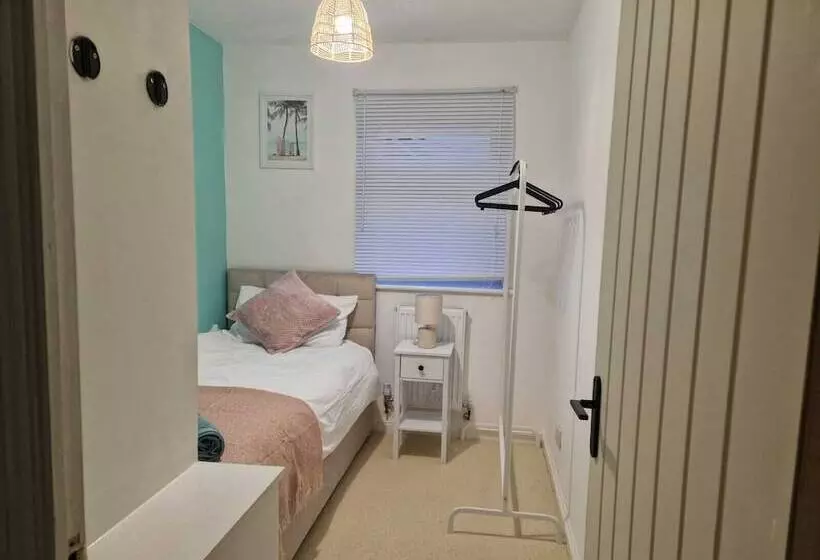 Residenssi Stunning 3 Bed Home Near City Centre, Chic Comfort