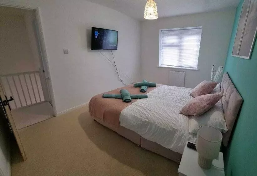 Residenssi Stunning 3 Bed Home Near City Centre, Chic Comfort