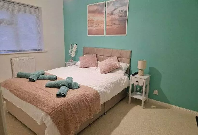 Residenssi Stunning 3 Bed Home Near City Centre, Chic Comfort