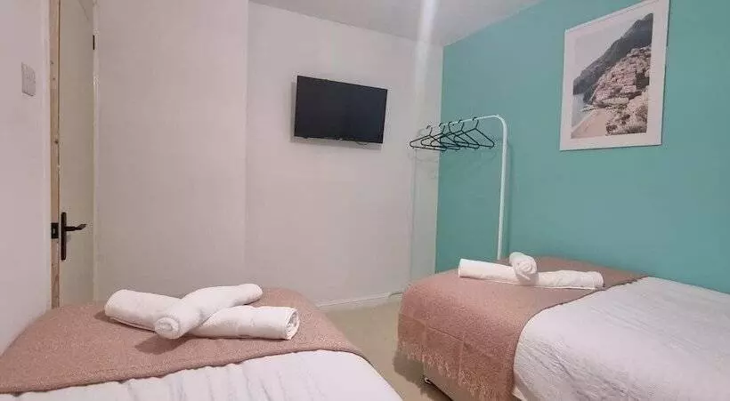 Residenssi Stunning 3 Bed Home Near City Centre, Chic Comfort