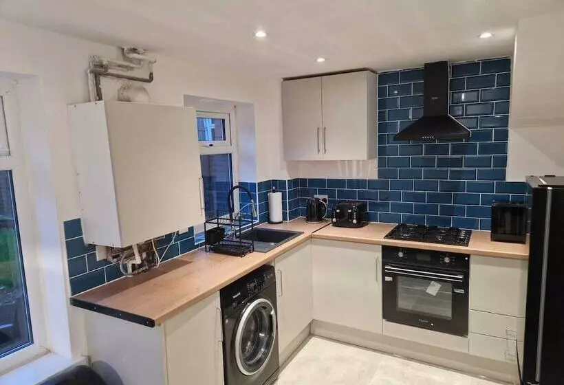 Residenssi Stunning 3 Bed Home Near City Centre, Chic Comfort