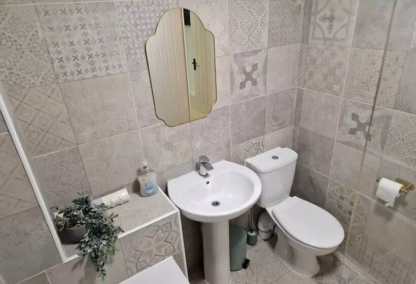 Residenssi Stunning 3 Bed Home Near City Centre, Chic Comfort