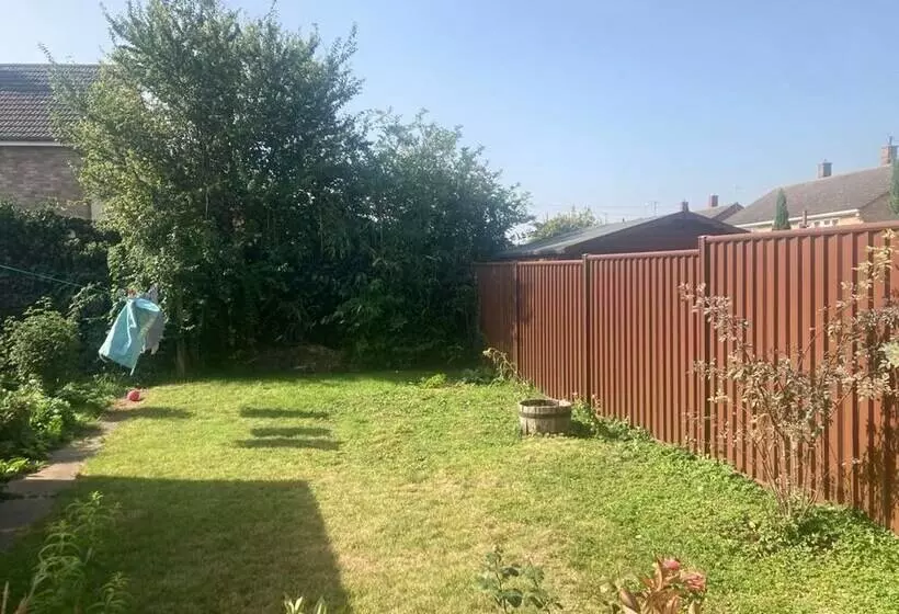 レジデンス Stunning 3  Bed Semi Detached House In Cambridge