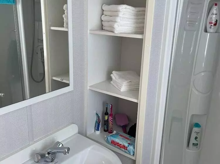 リゾートホテル Dog Friendly 8 Berth Caravan At Cherry Tree Holiday Park In Norfolk Ref 70363c