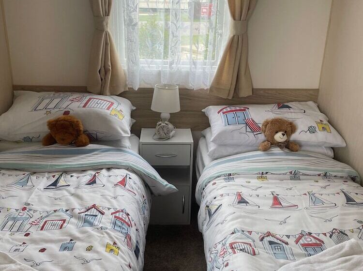 리조트 Dog Friendly 8 Berth Caravan At Cherry Tree Holiday Park In Norfolk Ref 70363c