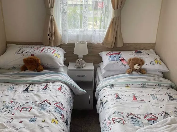 リゾートホテル Dog Friendly 8 Berth Caravan At Cherry Tree Holiday Park In Norfolk Ref 70363c