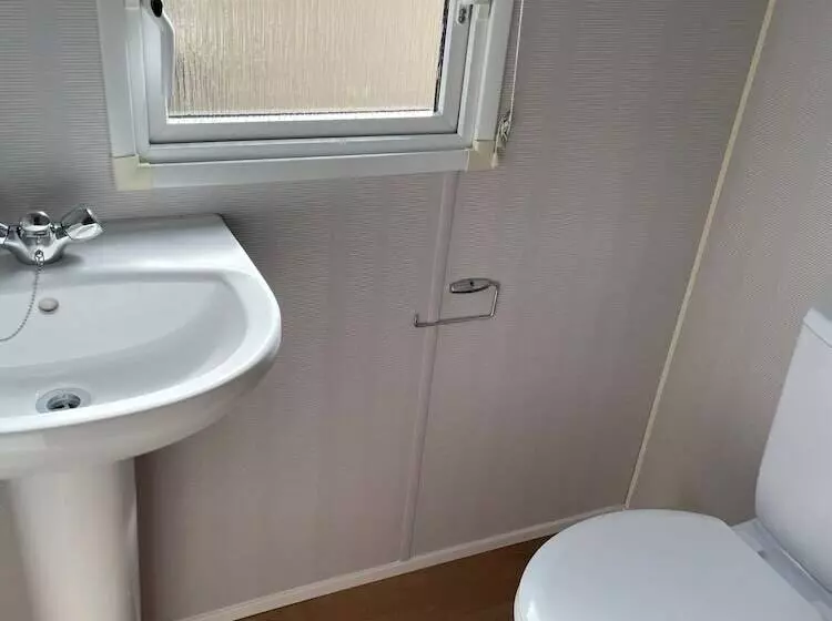 リゾートホテル Dog Friendly 8 Berth Caravan At Cherry Tree Holiday Park In Norfolk Ref 70363c