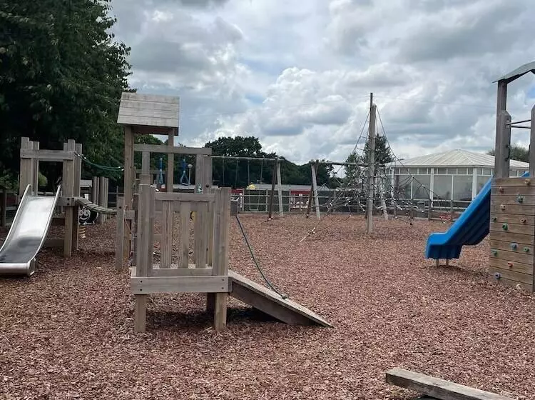 リゾートホテル Dog Friendly 8 Berth Caravan At Cherry Tree Holiday Park In Norfolk Ref 70363c