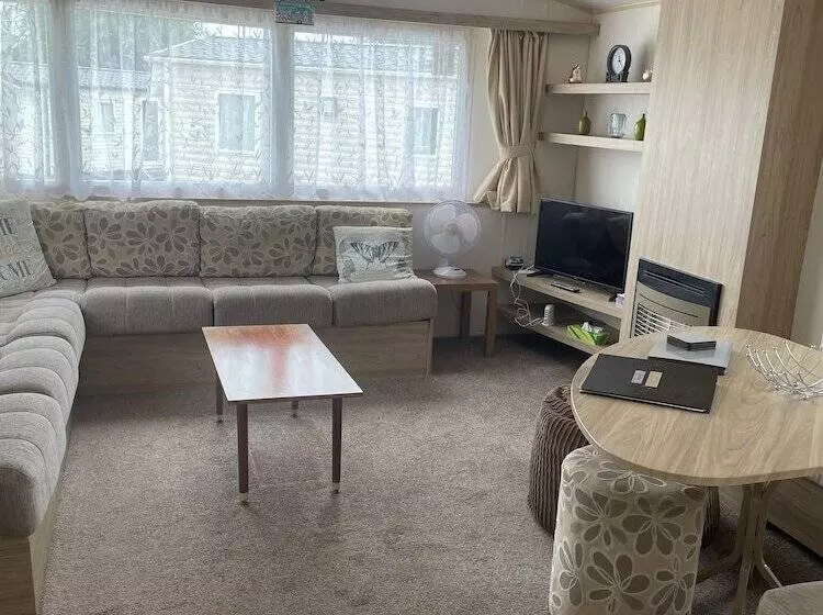 リゾートホテル Dog Friendly 8 Berth Caravan At Cherry Tree Holiday Park In Norfolk Ref 70363c