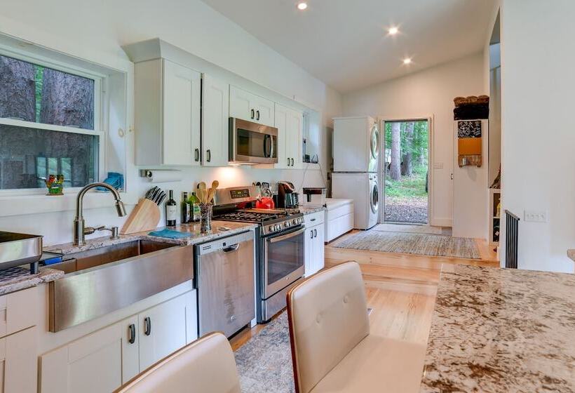 Secluded Upstate Ny Forest Cottage On 33 Acres!