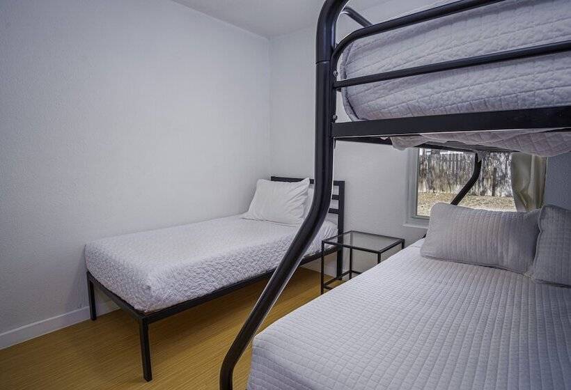 Serene 2br/1ba Residence In Peaceful San Antonio