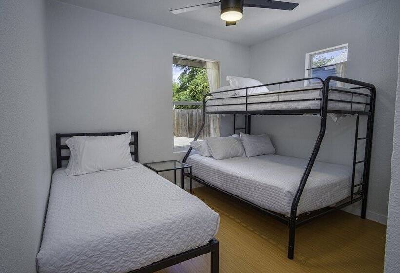 Serene 2br/1ba Residence In Peaceful San Antonio