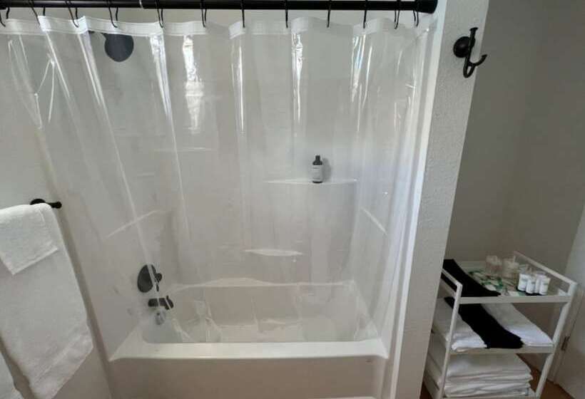 Serene 2br/1ba Residence In Peaceful San Antonio