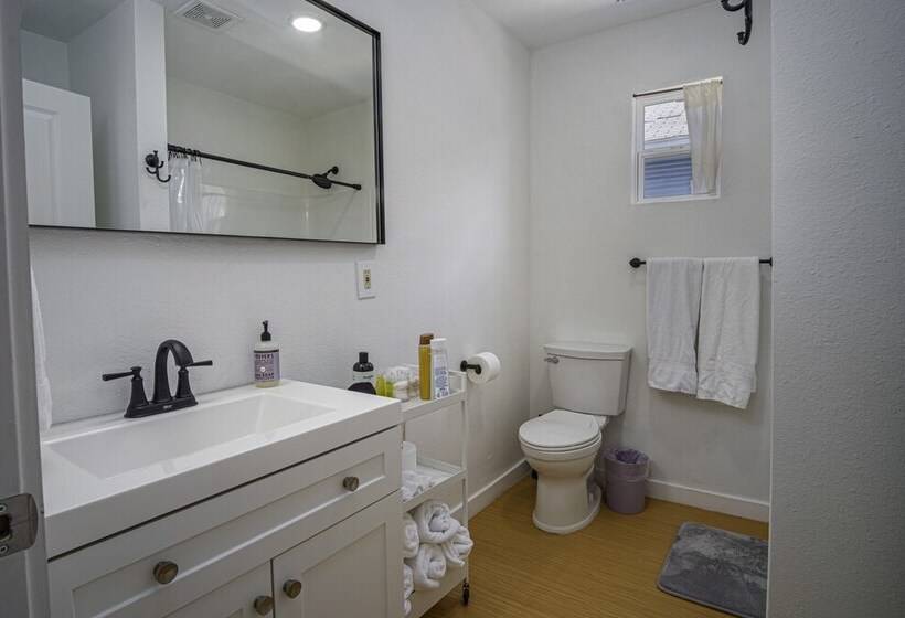 Serene 2br/1ba Residence In Peaceful San Antonio