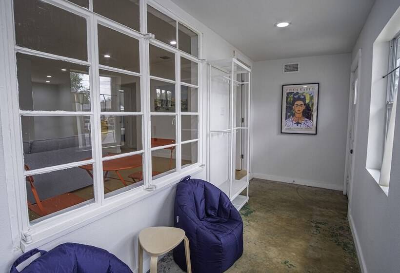 Serene 2br/1ba Residence In Peaceful San Antonio