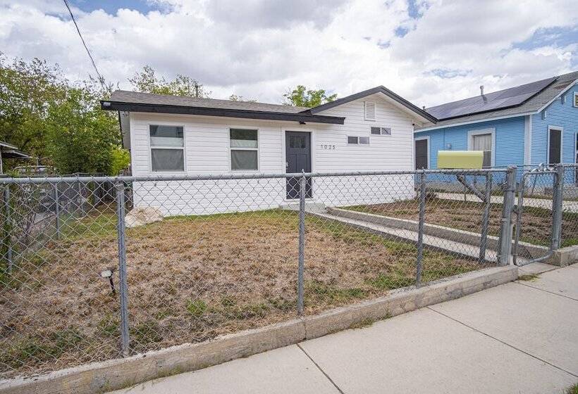Serene 2br/1ba Residence In Peaceful San Antonio
