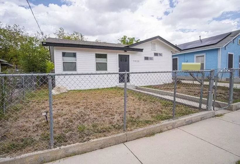 Serene 2br/1ba Residence In Peaceful San Antonio