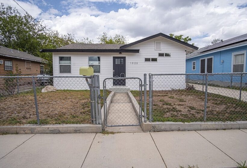 Serene 2br/1ba Residence In Peaceful San Antonio