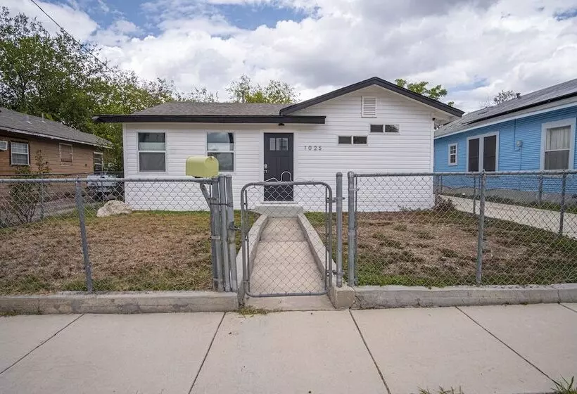 Serene 2br/1ba Residence In Peaceful San Antonio