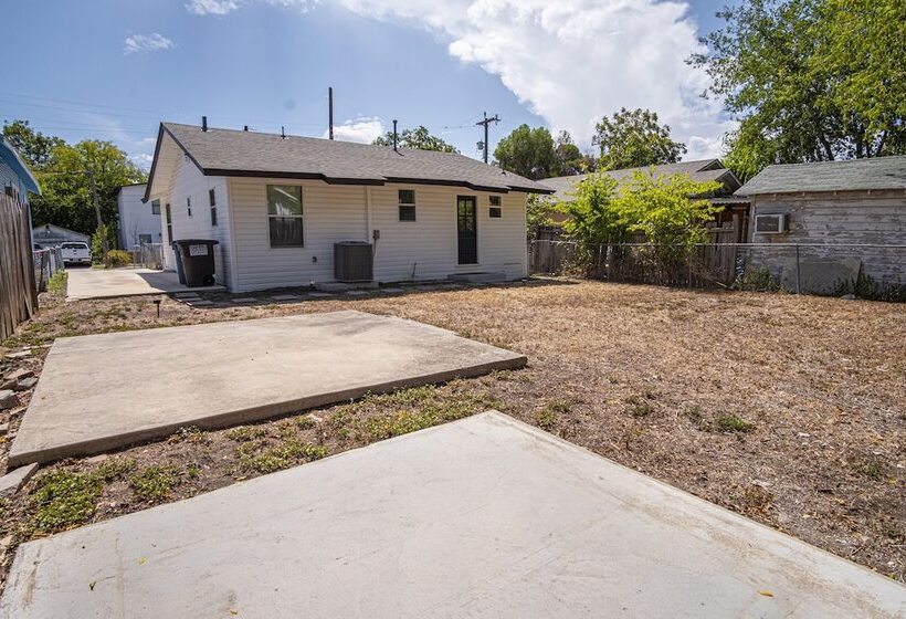 Serene 2br/1ba Residence In Peaceful San Antonio