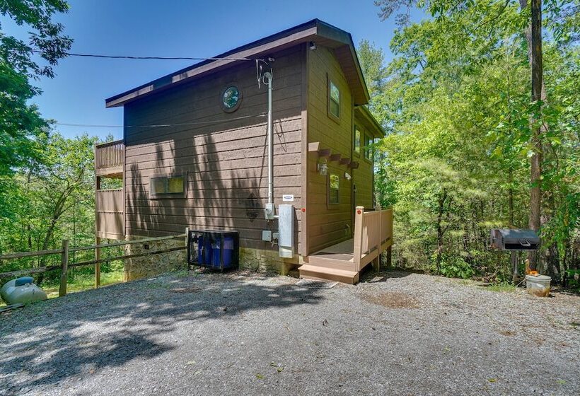 Sevierville Cabin W/ Hot Tub: 5 Mi To Pigeon Forge