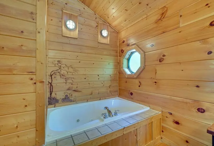 Sevierville Cabin W/ Hot Tub: 5 Mi To Pigeon Forge