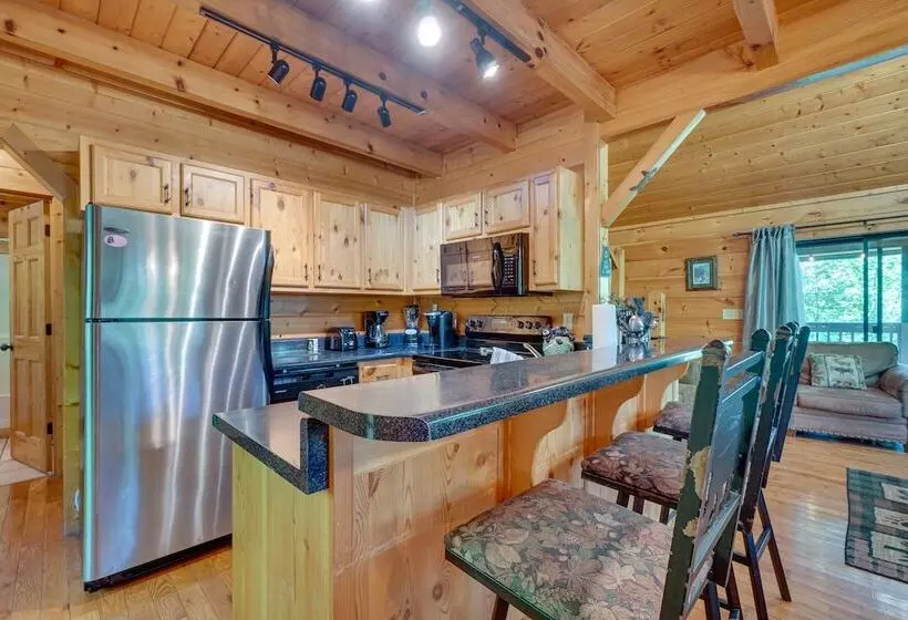 Sevierville Cabin W/ Hot Tub: 5 Mi To Pigeon Forge