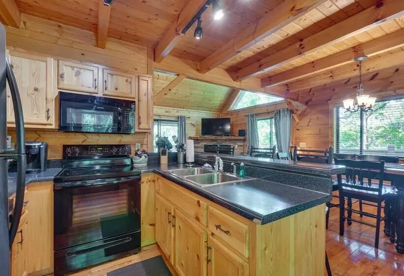 Sevierville Cabin W/ Hot Tub: 5 Mi To Pigeon Forge