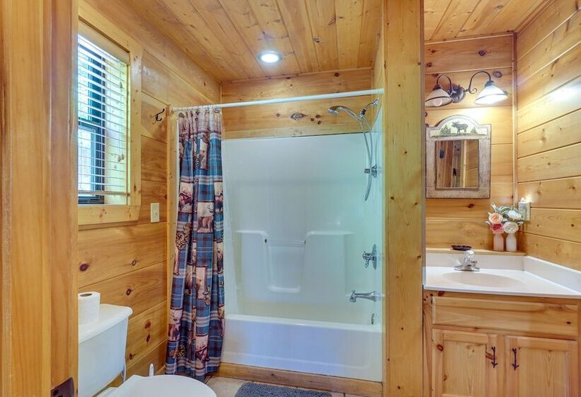 Sevierville Cabin W/ Hot Tub: 5 Mi To Pigeon Forge