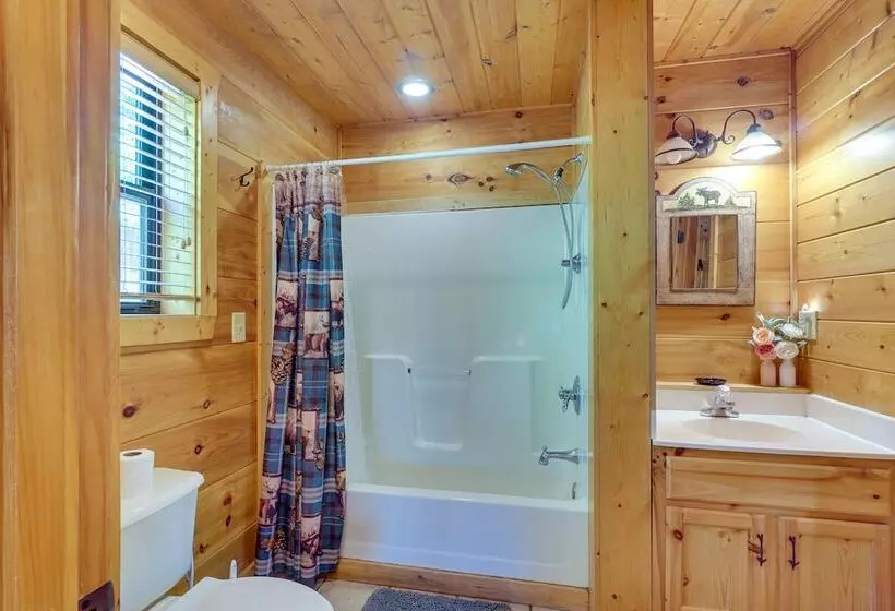 Sevierville Cabin W/ Hot Tub: 5 Mi To Pigeon Forge