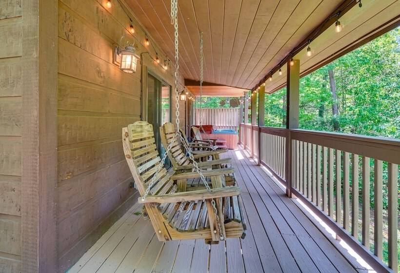 Sevierville Cabin W/ Hot Tub: 5 Mi To Pigeon Forge