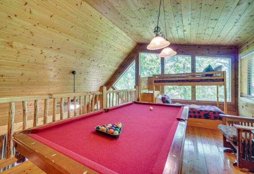 Sevierville Cabin W/ Hot Tub: 5 Mi To Pigeon Forge