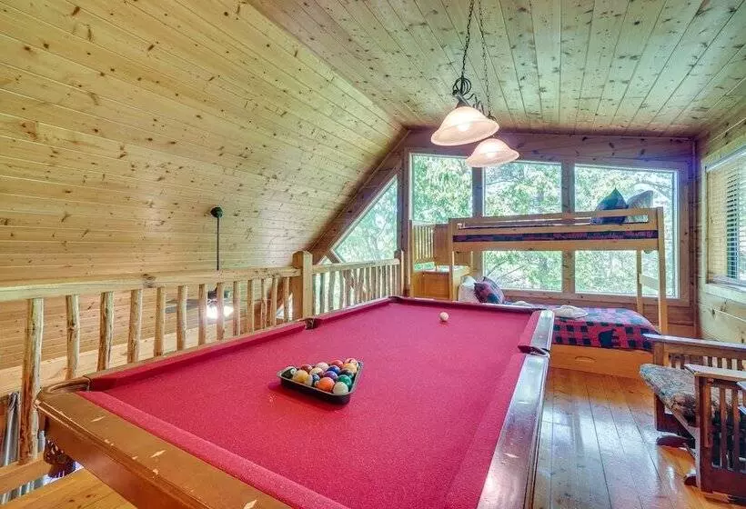 Sevierville Cabin W/ Hot Tub: 5 Mi To Pigeon Forge