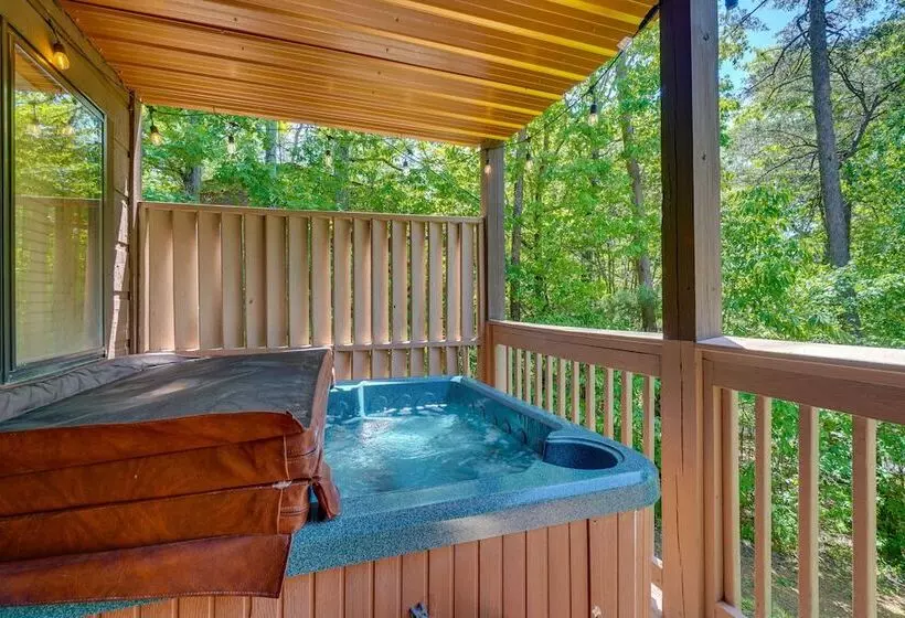 Sevierville Cabin W/ Hot Tub: 5 Mi To Pigeon Forge