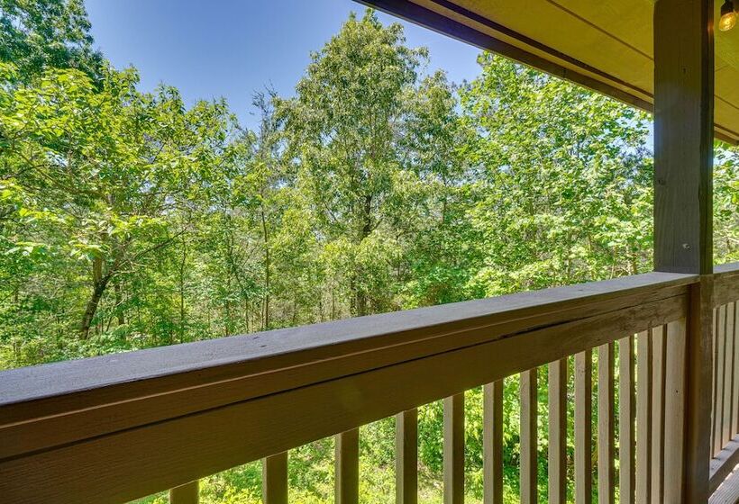 Sevierville Cabin W/ Hot Tub: 5 Mi To Pigeon Forge