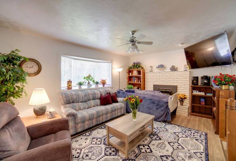 Simple + Charming Idaho Retreat W/ Patio!