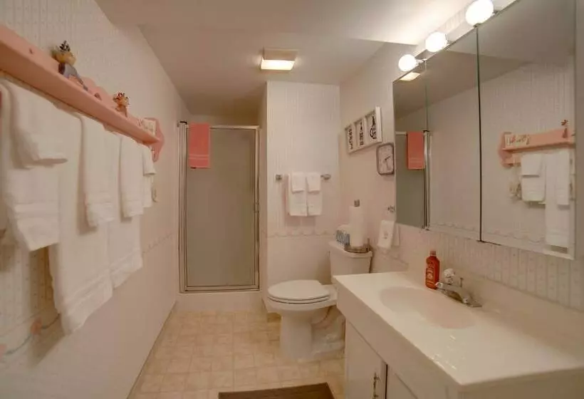 Simple + Charming Idaho Retreat W/ Patio!