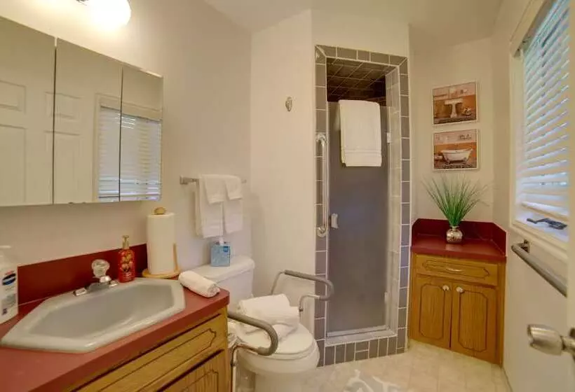 Simple + Charming Idaho Retreat W/ Patio!