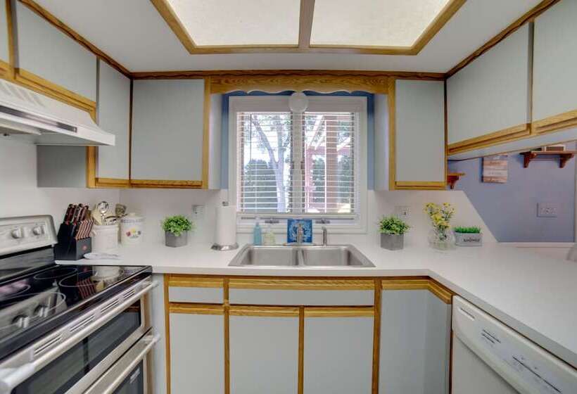 Simple + Charming Idaho Retreat W/ Patio!