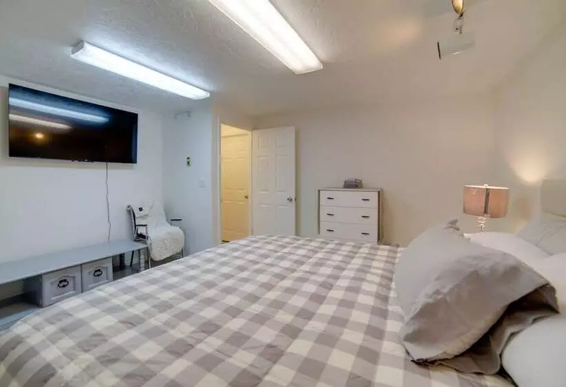 Simple + Charming Idaho Retreat W/ Patio!