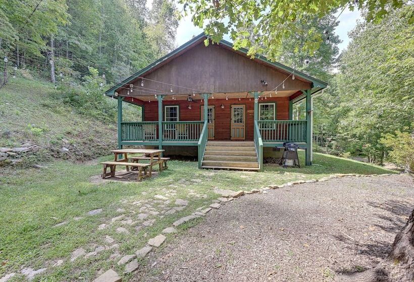 Smoky Mountain Cabin W/ Camping Area + Fire Pit!