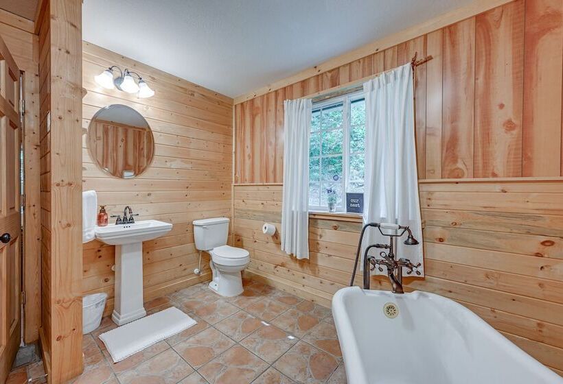 Smoky Mountain Cabin W/ Camping Area + Fire Pit!