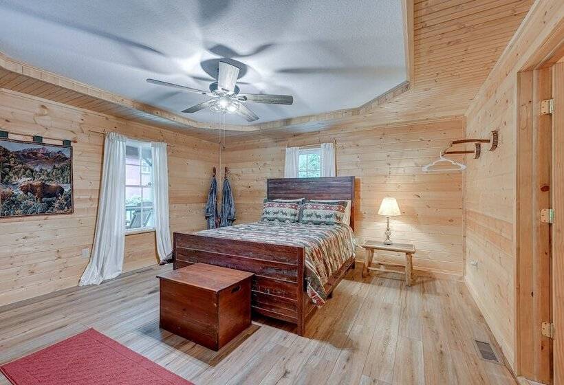 Smoky Mountain Cabin W/ Camping Area + Fire Pit!