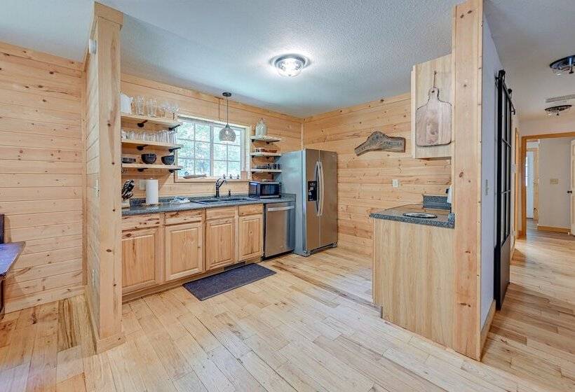 Smoky Mountain Cabin W/ Camping Area + Fire Pit!